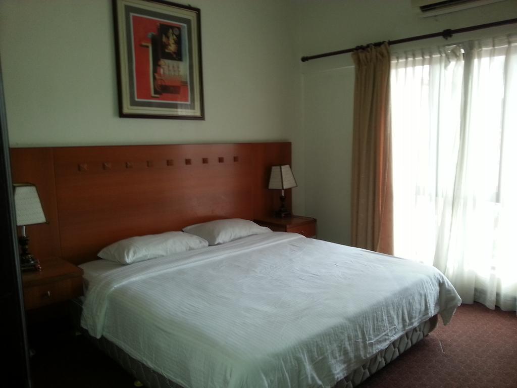 Dorcas Service Apartment - Marina Court Кота-Кинабалу Номер фото