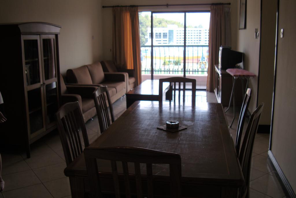 Dorcas Service Apartment - Marina Court Кота-Кинабалу Номер фото